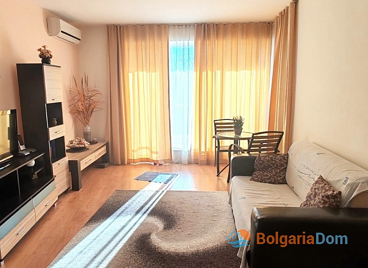 Large 1 bedroom apartment close to the sea!. Photo 2