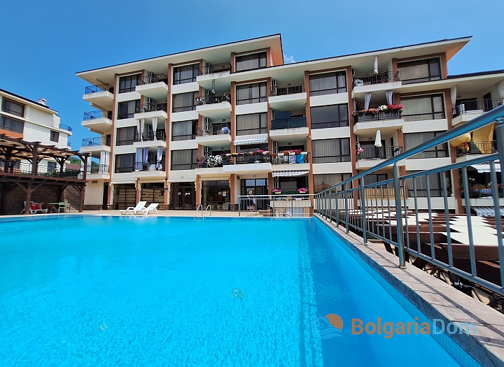 Spacious two-room apartment with sea view in Sveti Vlas. Photo 1