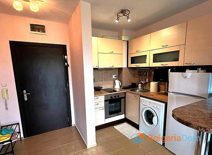 Excellent studio with a pool view in a good complex. Photo 7