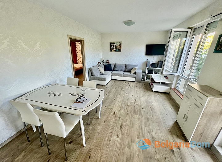 Spacious three-room apartment in Ravda. Photo 1
