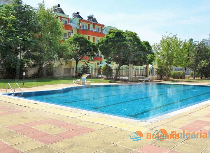 Large apartment with pool view. Photo 4