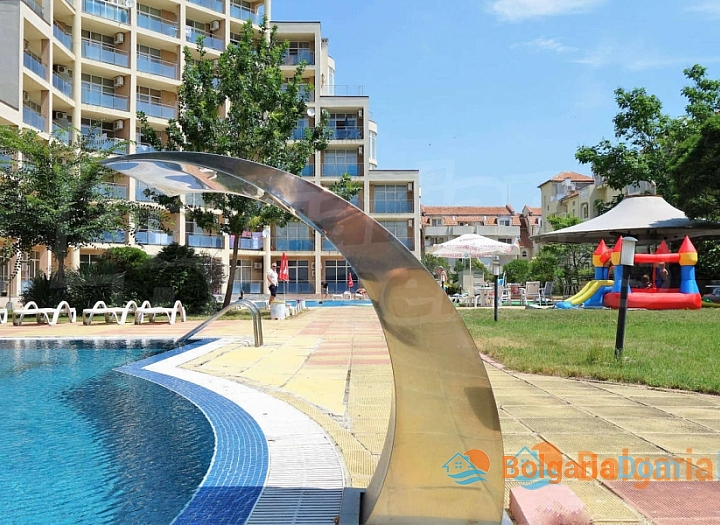 Large apartment with pool view. Photo 5