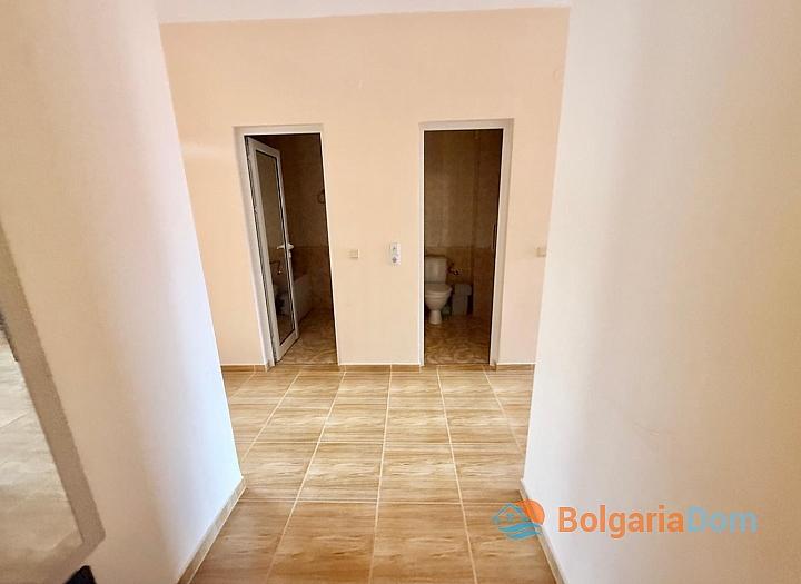 Apartment with a view of the large complex area. Photo 26