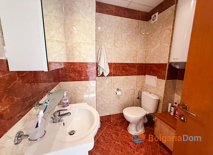 Two-room apartment with pool view in a large complex. Photo 10