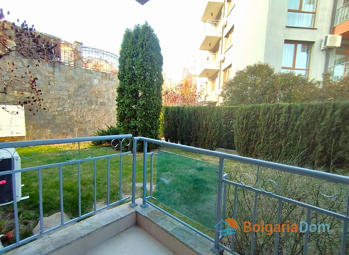 Apartament z trawnikiem w drugiej linii od morza. Zdjęcie 6