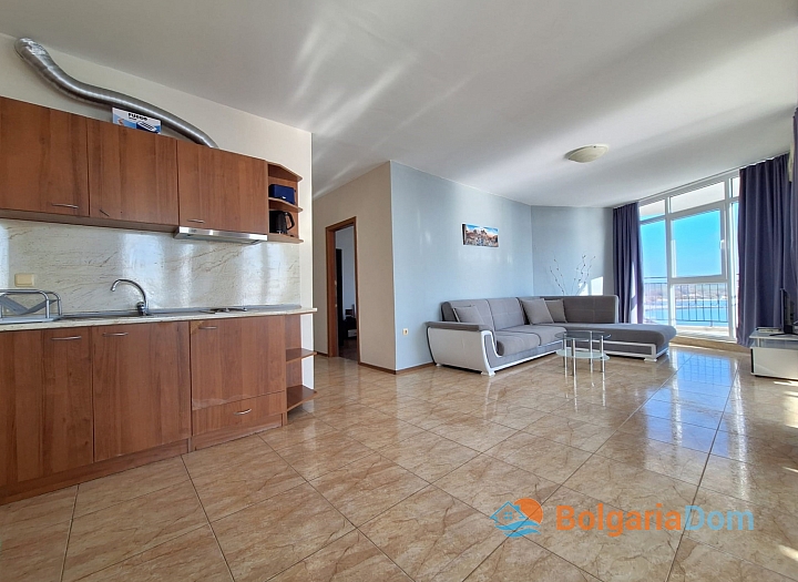 Квартира с панорамным видом на море на первой линии. Фото 11