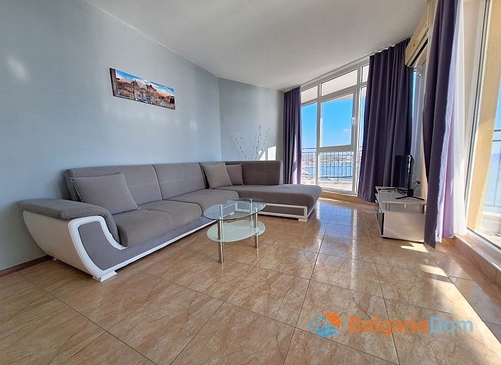 Квартира с панорамным видом на море на первой линии. Фото 12