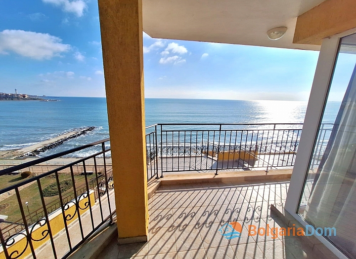 Трехкомнатная квартира с шикарным видом на море на первой линии. Фото 1