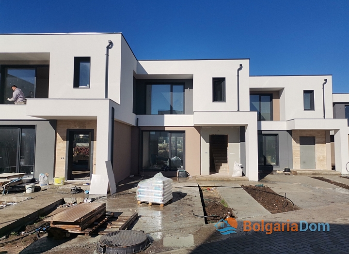 Nový dvoupokojový dům ve velkém uzavřeném komplexu s výbornou lokalitou. Foto 5