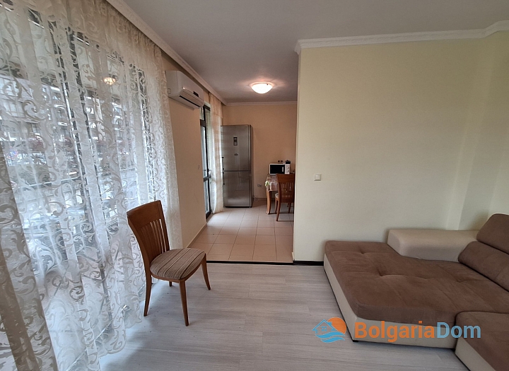 Large apartment in a quality boutique complex. Photo 8