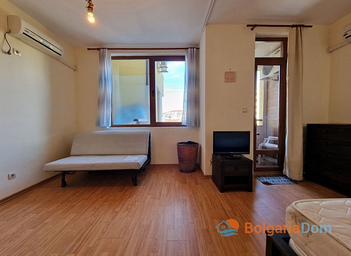 Spacious studio on the first line. Photo 13