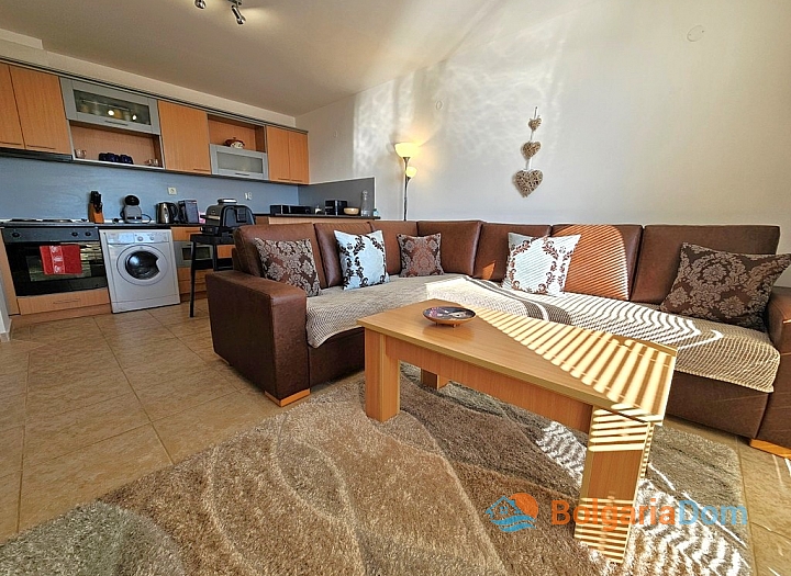 Vynikající apartmán s výhledem na moře a parkováním v centru Sveti Vlas. Foto 1