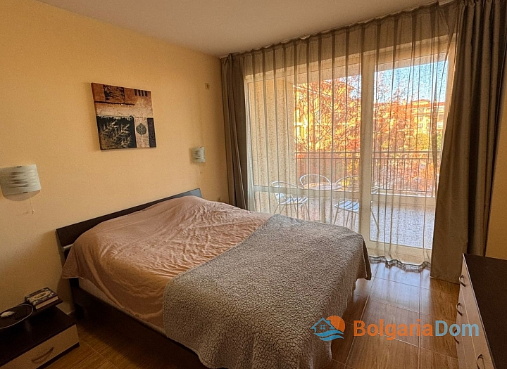 Apartament z widokiem na basen w dużym kompleksie. Zdjęcie 3