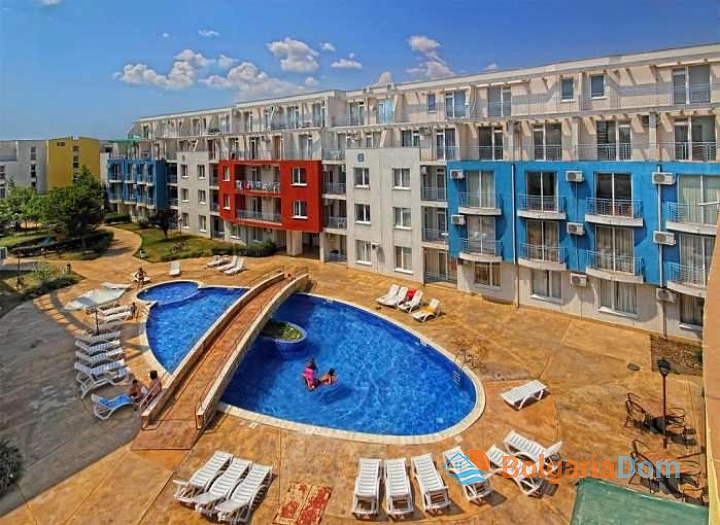 Studio with a pool view in a residential complex. Photo 11