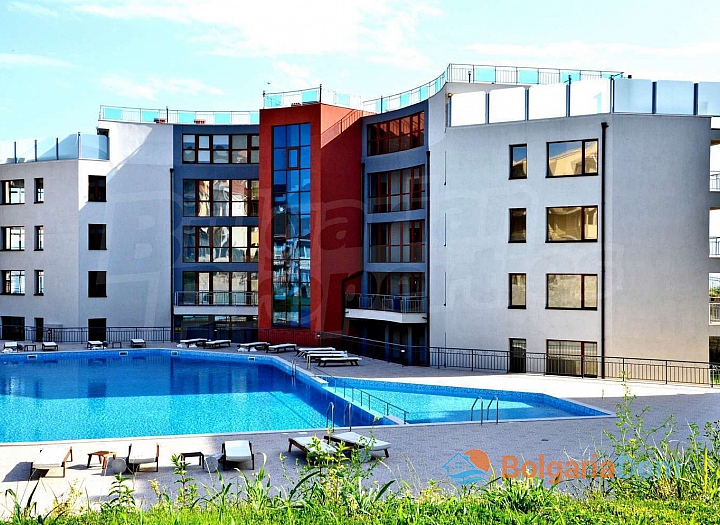 Apartament z trawnikiem w drugiej linii od morza. Zdjęcie 1