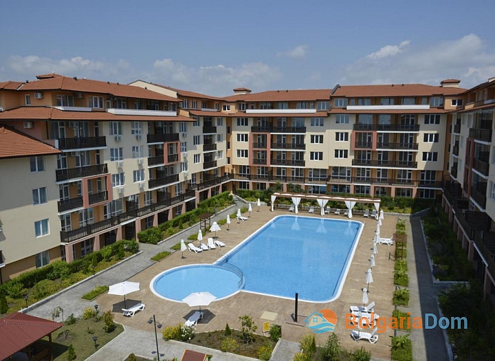 Dvoupokojový apartmán s výhledem na bazén a 400 metrů od moře. Foto 21