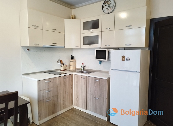 Apartament z trawnikiem w drugiej linii od morza. Zdjęcie 9