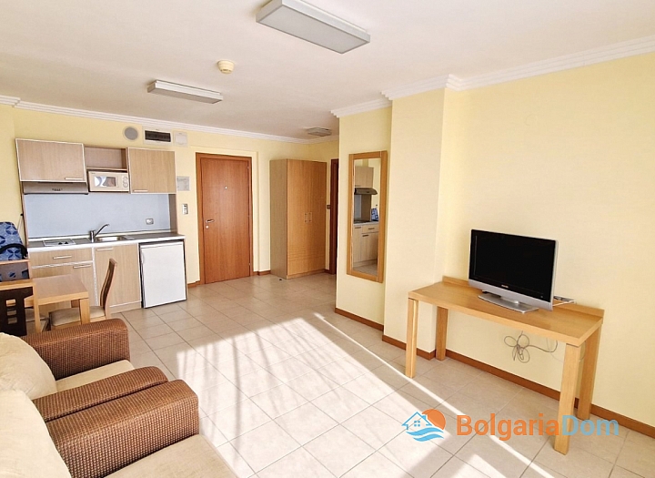 Excellent apartment with sea view in Emerald Ravda complex. Photo 2