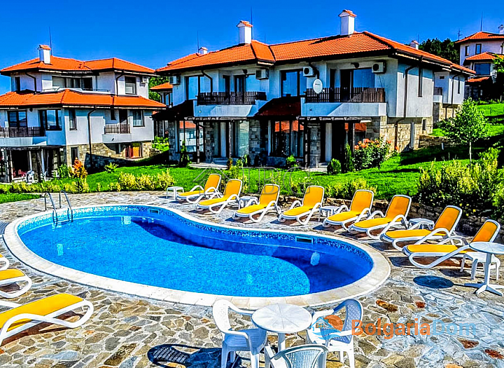 Spacious apartment in a large cottage complex. Photo 1