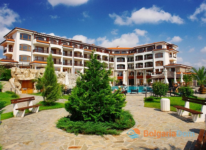 Apartment mit Blick auf den Pool in einem großen SPA-Komplex . Foto 4