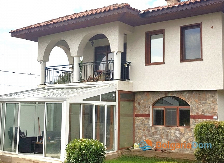 Будинок з ділянкою та новими меблями у чудовому селі. Фото 5