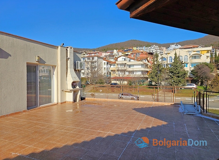 Vynikající apartmán s výhledem na moře a parkováním v centru Sveti Vlas. Foto 20