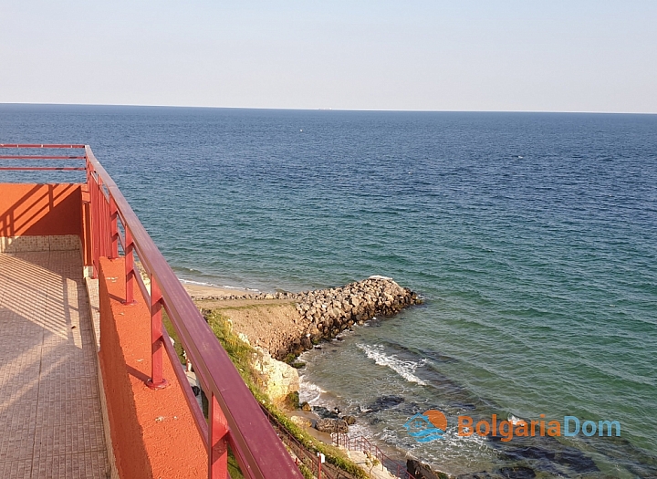 Квартира на першій лінії з чудовим панорамним видом на море. Фото 2