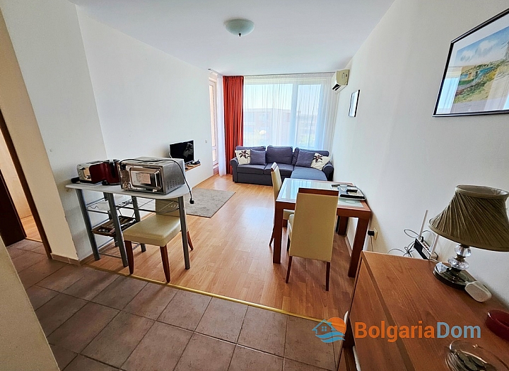 Třípokojový apartmán ve velkém rodinném komplexu na pobřeží. Foto 14