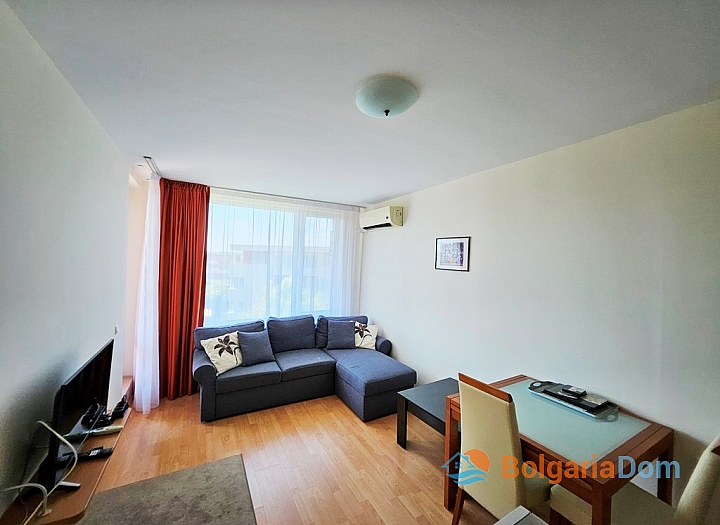 Třípokojový apartmán ve velkém rodinném komplexu na pobřeží. Foto 2