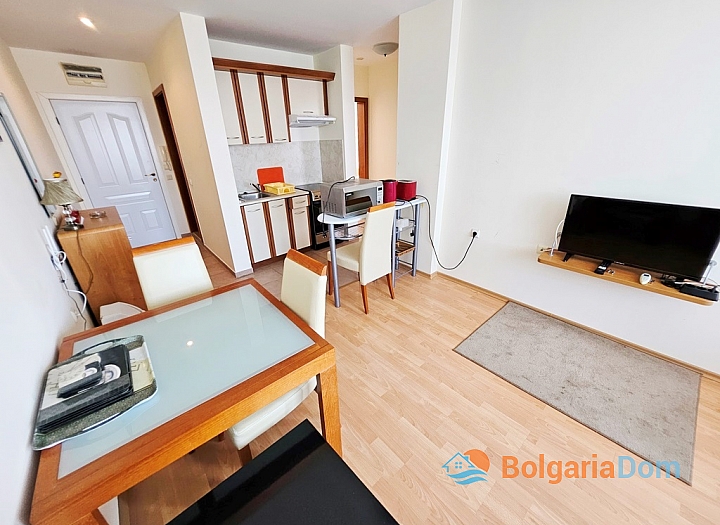 Třípokojový apartmán ve velkém rodinném komplexu na pobřeží. Foto 16