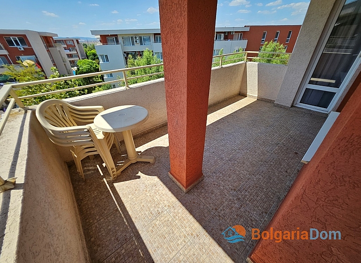 Třípokojový apartmán ve velkém rodinném komplexu na pobřeží. Foto 10