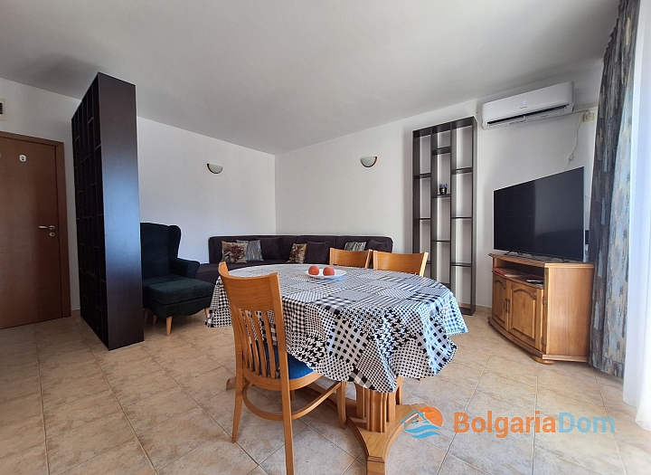 Prostorný apartmán s výhledem na moře v samém centru St. Vlas. Foto 29