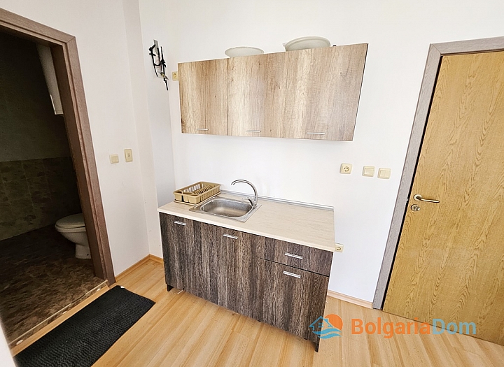 Jednoložnicový apartmán s výhledem na bazén ve velkém rodinném komplexu. Foto 4