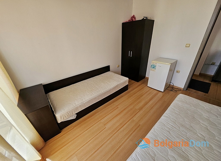 Jednoložnicový apartmán s výhledem na bazén ve velkém rodinném komplexu. Foto 6