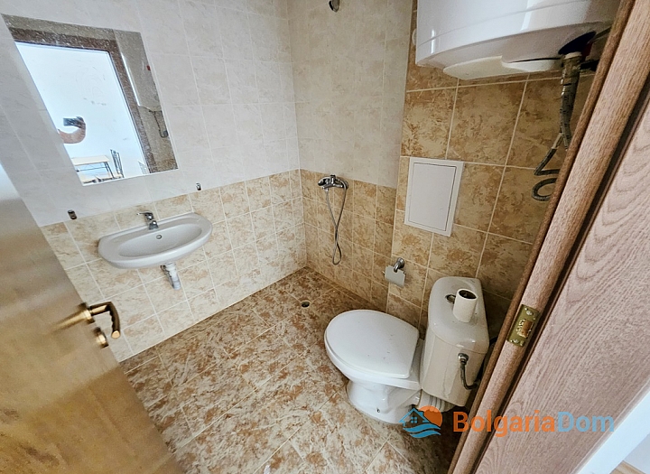 Jednoložnicový apartmán s výhledem na bazén ve velkém rodinném komplexu. Foto 10