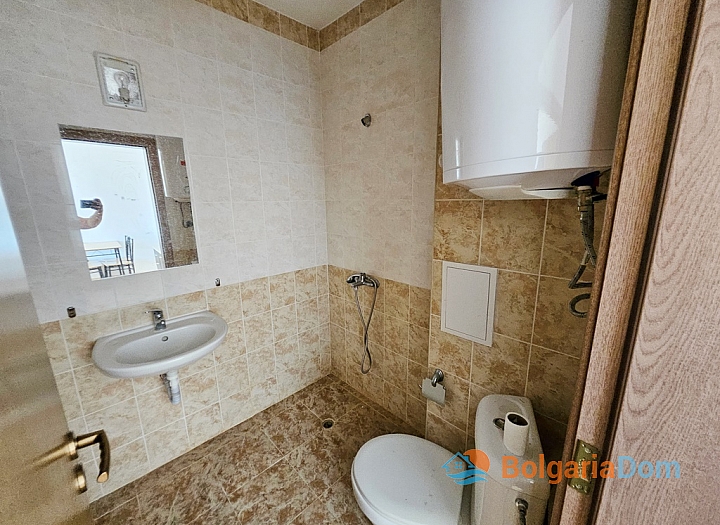 Jednoložnicový apartmán s výhledem na bazén ve velkém rodinném komplexu. Foto 17