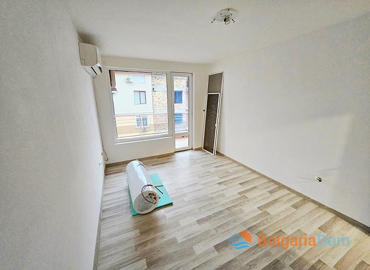 Large three-room apartment in Nessebar. Photo 14