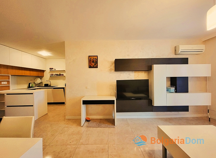Beautiful three-room apartment on the first line. Photo 8 Beautiful three-room apartment on the first line. Photo 8