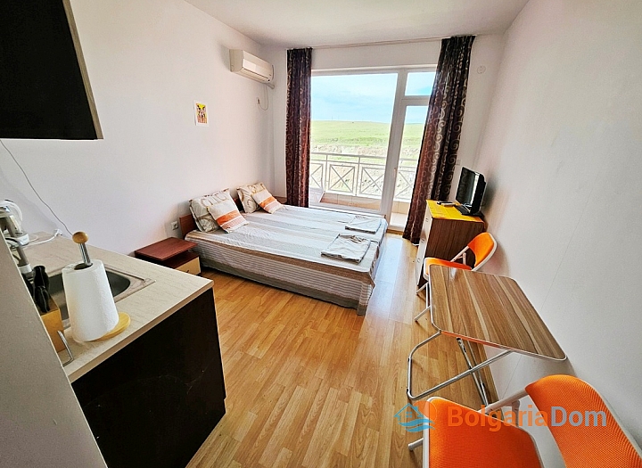 Studio in a large complex on the coast. Photo 2
