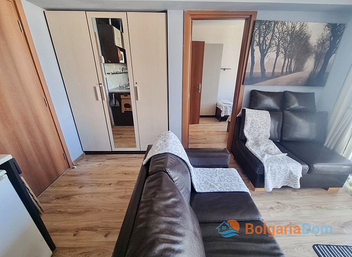 Three-room apartment with pool view in excellent complex. Photo 5