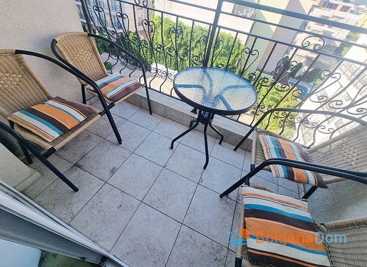 Three-room apartment with pool view in excellent complex. Photo 10