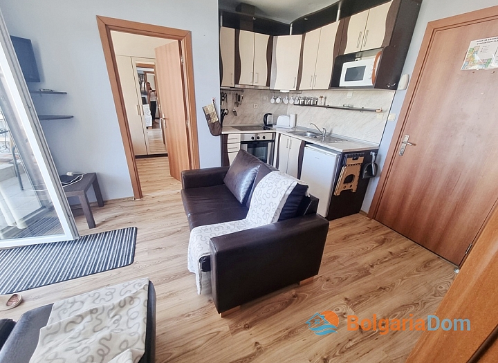 Three-room apartment with pool view in excellent complex. Photo 3