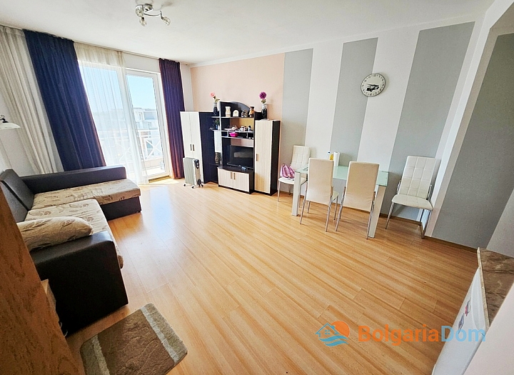 Prostorný apartmán s výhledem na bazén. Foto 3