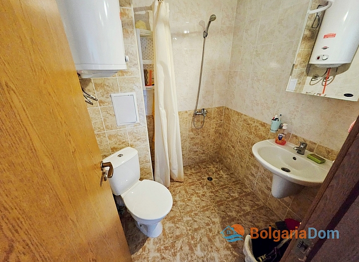 Prostorný apartmán s výhledem na bazén. Foto 18