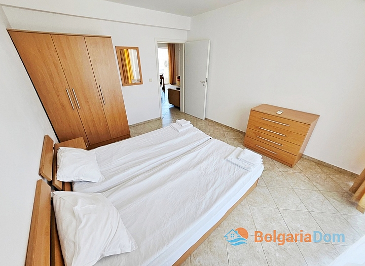 Duży, trzypokojowy apartament z widokiem na basen, w odległości spacerowej od morza. Zdjęcie 6
