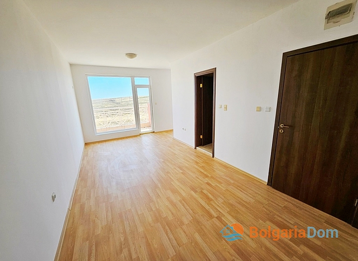 Two-room apartment on the coast at an attractive price. Photo 2
