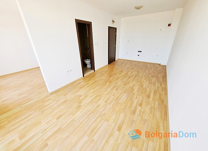 Two-room apartment on the coast at an attractive price. Photo 3