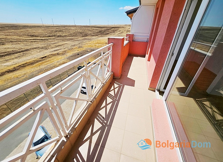 Two-room apartment on the coast at an attractive price. Photo 8