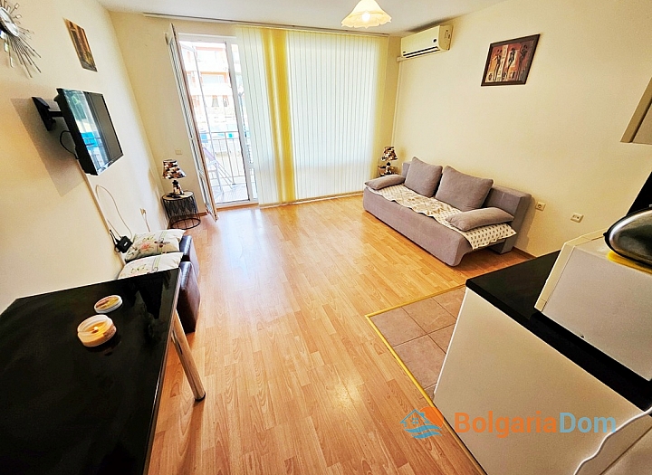 Studio mit Poolblick in berühmtem Familienkomplex. Foto 11