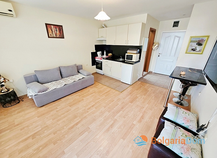 Studio mit Poolblick in berühmtem Familienkomplex. Foto 4